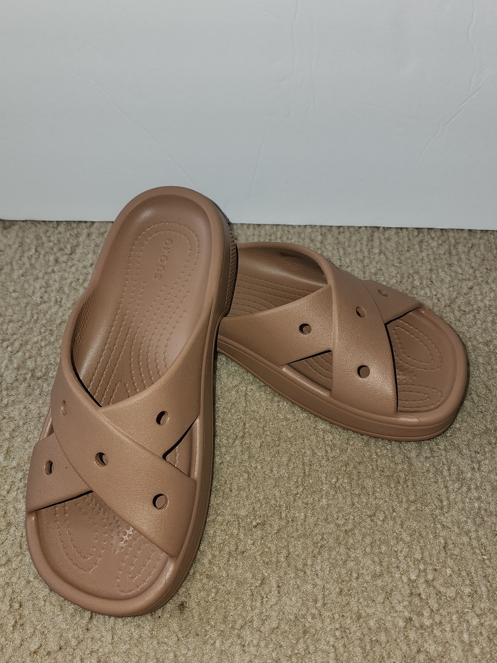 CROCS Tan Crossover Strap Slide Sandals Women 6